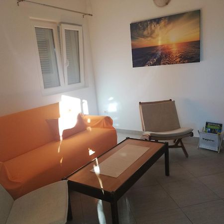 Apartments And Rooms Njivice Ruang foto