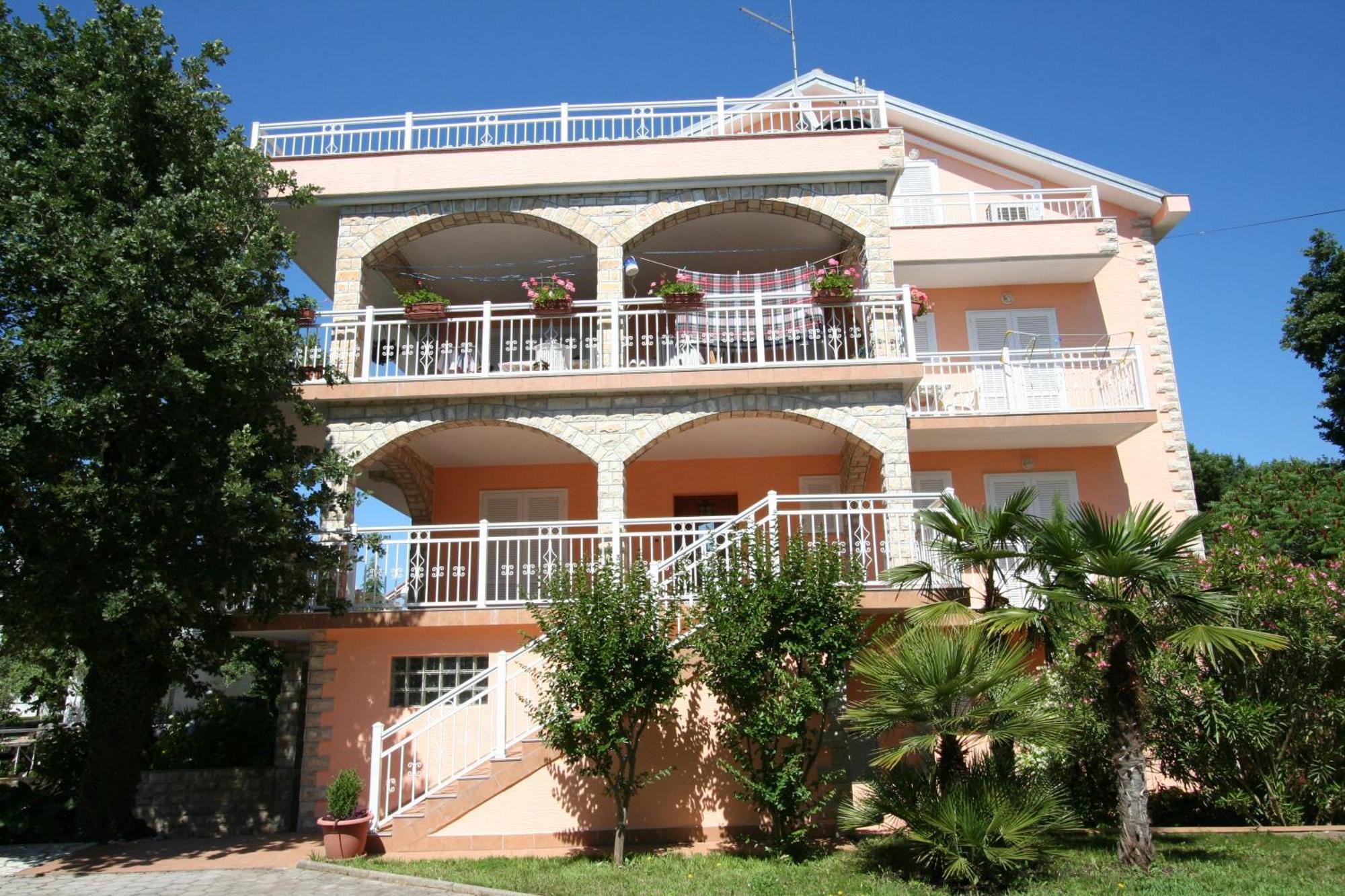 Apartments And Rooms Njivice Bagian luar foto