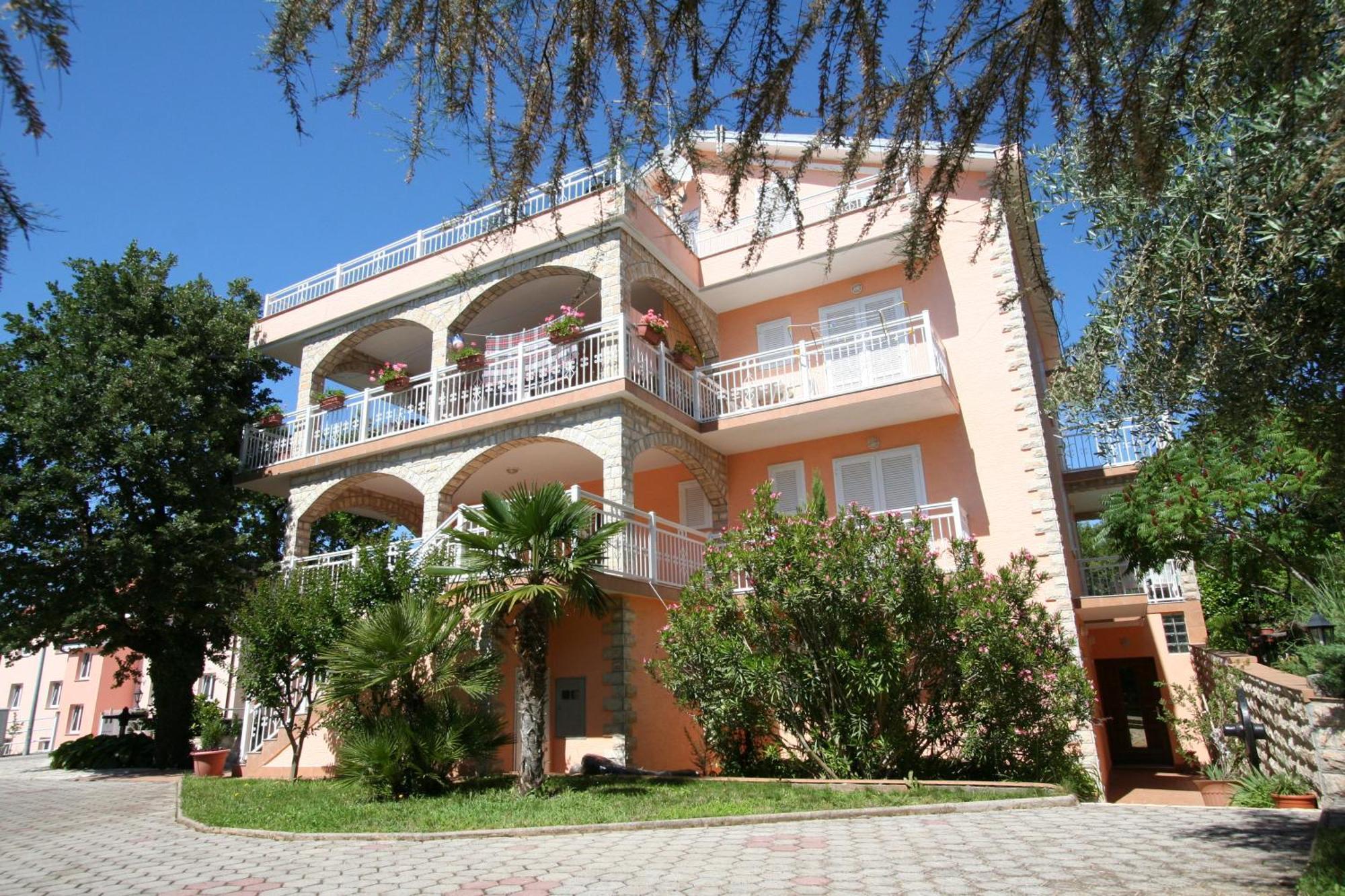 Apartments And Rooms Njivice Bagian luar foto
