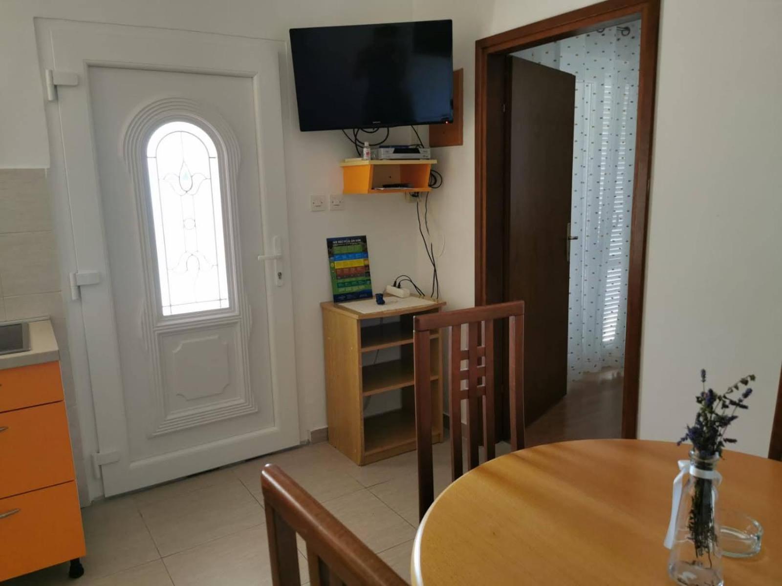 Apartments And Rooms Njivice Ruang foto