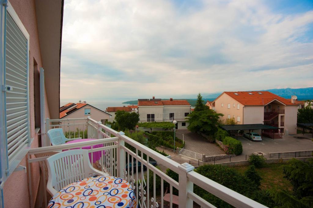Apartments And Rooms Njivice Ruang foto